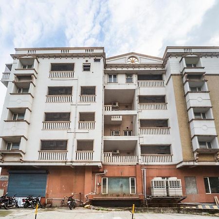 Capital O 66763 Blossoms Serviced Apartments Chennai Exterior foto